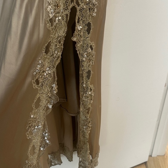 Elegant Sue Wong designer Gold Sequin Evening Dress with lace and slit up front. - Picture 4 of 8